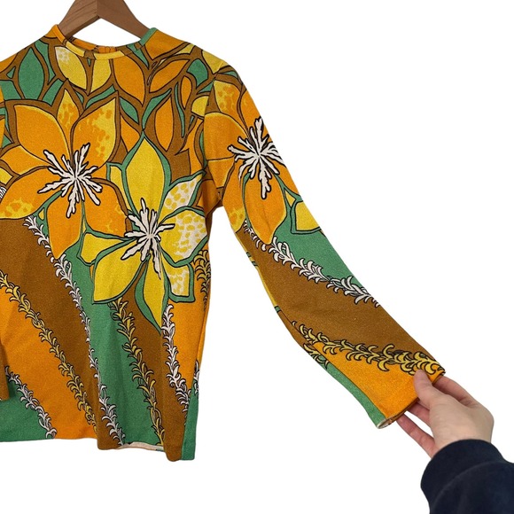 Vintage Women's  1960s crewneck long sleeve knit back zip USA made shirt- 36 - Picture 2 of 8